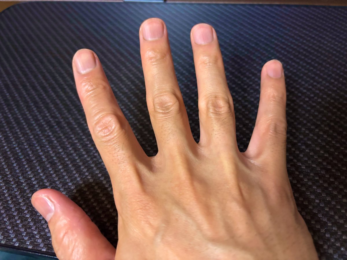 ネイルケア行って来ました！
艶っつやのつるつるになりました

喜び過ぎてネイリストのお姉さん笑ってた😆