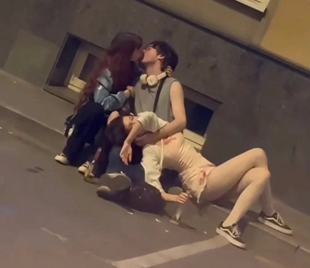 요즘 해외에서 유행한다는 사진(우측)
이런구도가 더 좋습니다(좌측)
#일본밈