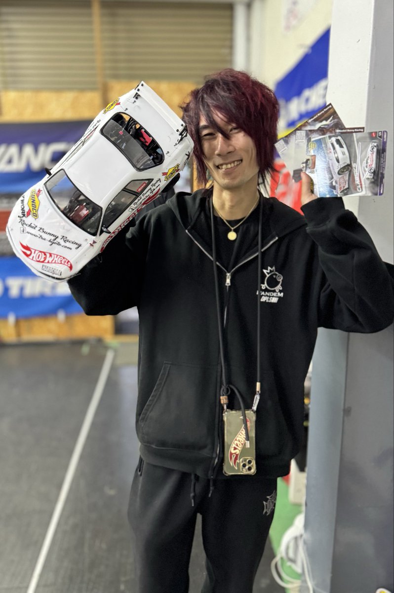 MatrixMrc's tweet image. FORMULA Dドライバーの長澤翼さんご来店😍😍😍😍
人気爆発のドリギャル、油浦桃のメカニック&コーチ❣️❣️❣️❣️
TT-02コンバも愛用中とのこと😍😍😍