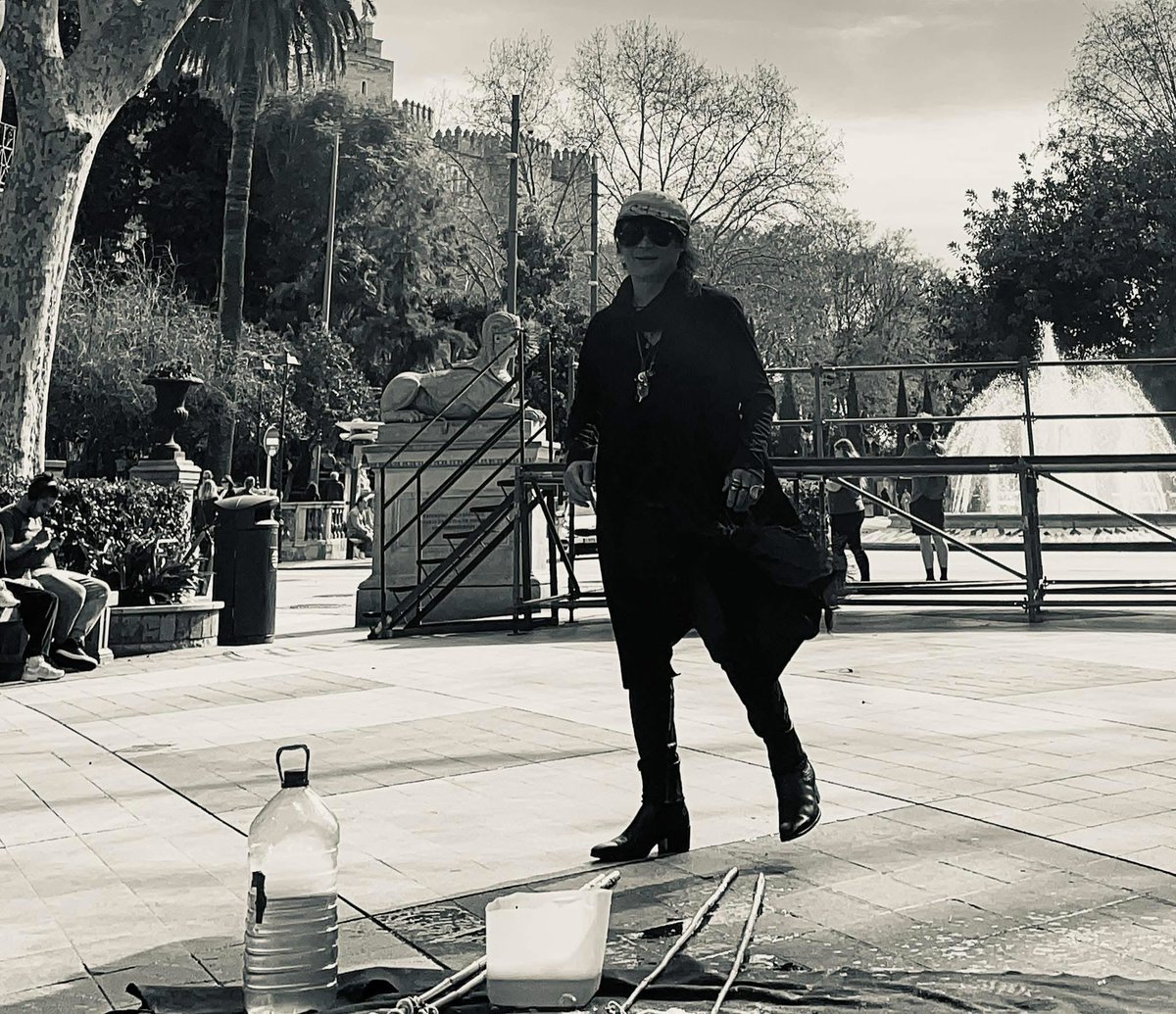 伝えたいよ一言だけ 出逢えた喜びを今さら 俺感じてるから 偶然なんか