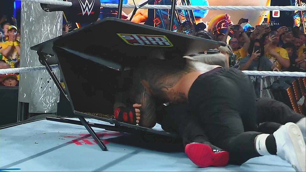 ringsidenews_'s tweet image. Bronson Reed just pinned #RomanReigns! Thoughts???  | #WWE #WWECrownJewel x.com/TheMovementXx/…