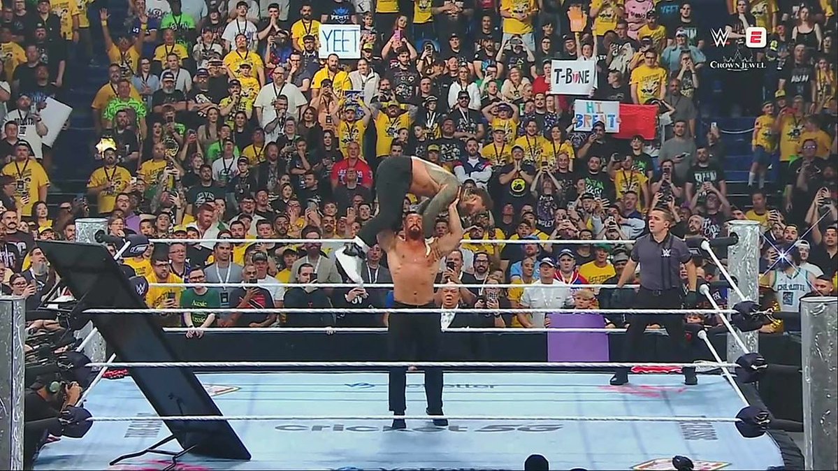 ringsidenews_'s tweet image. Bronson Reed just pinned #RomanReigns! Thoughts???  | #WWE #WWECrownJewel x.com/TheMovementXx/…