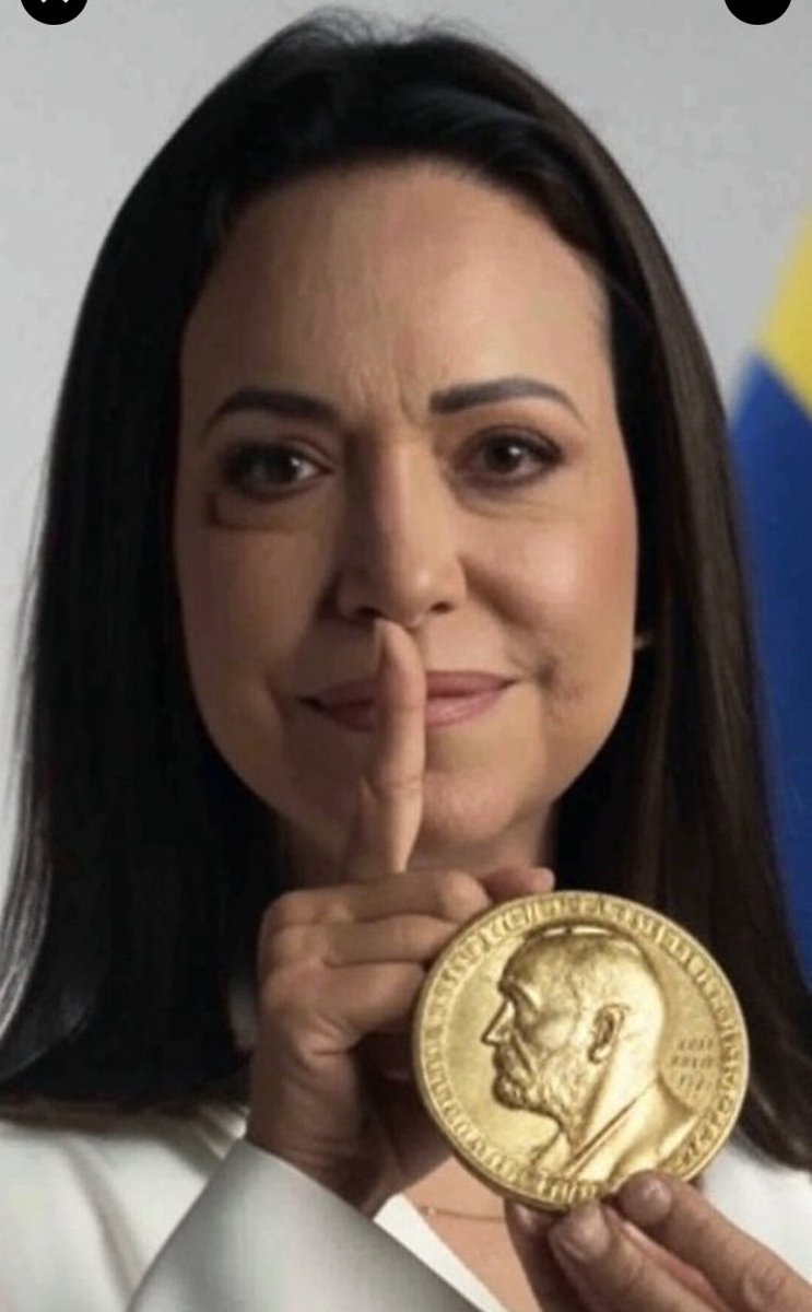 ReninTremont's tweet image. Debe ser que Chávez llego al poder lanzado flores y el 🫏 escribiendo poemas.
