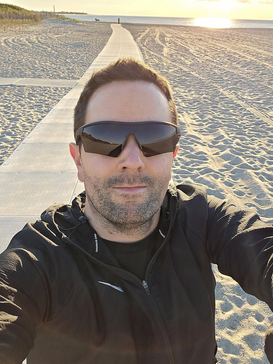 Never Lose Hope.🔥 I've weathered the storm through injury and pain. Beaten but never defeated I'm staying the course. I'm making progress. Determined to hit the pavement soon. I am and always will be a runner. Runner 4 Life.❤️ 

I'm enjoying my vacation in Cape May.🙏 #grateful