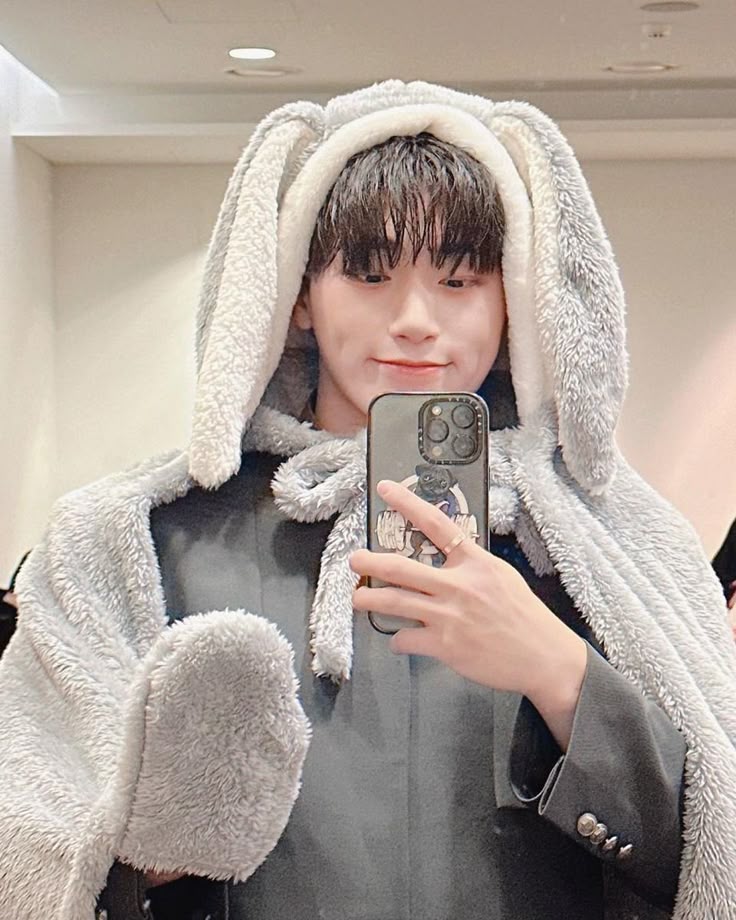 𝐋𝐔𝐂𝐈𝐔𝐒 𝐎𝐖𝐄𝐍 𝐑. 𝐖𝐀𝐍𝐆 tweet media