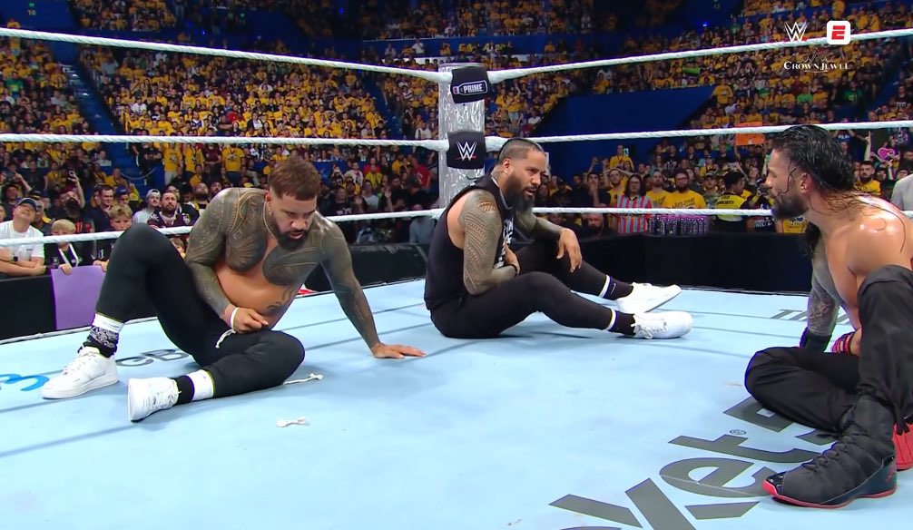 reigns_era's tweet image. “I don’t wanna see yall til Christmas.”

- Roman.

LMAOOOO 😭😭

#WWECrownJewel