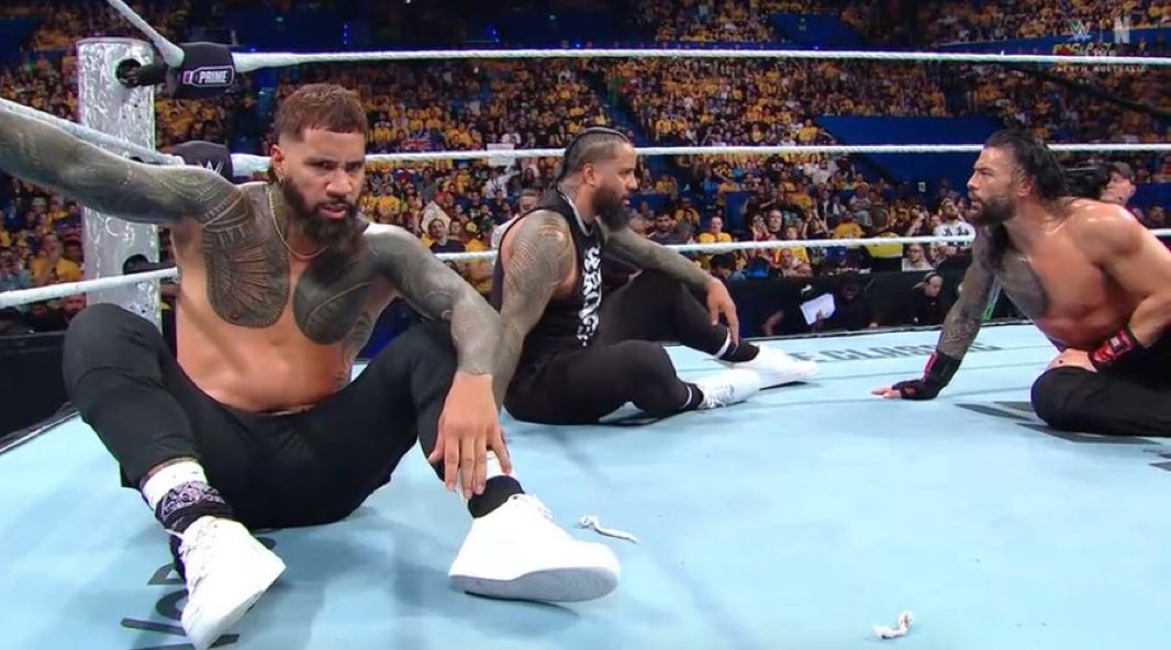 SunsetFlipWP's tweet image. “I Don’t Want To See Ya Till Christmas”

- Roman Reigns 😂

#WWECrownJewel #CrownJewel #WWE