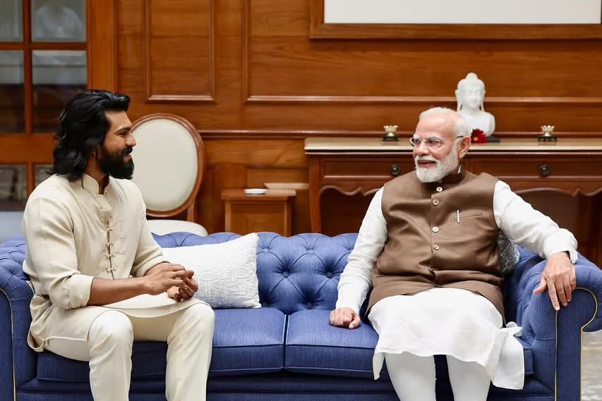 guptanagu8's tweet photo. Mega Power Star @AlwaysRamCharan Meets Our Honourable Prime minister @narendramodi Ji in New Delhi on the success of the world's first archary premier league @ArcheryPL 🏹💥 #RamCharan #Peddi https://t.co/3R4KB91Kaz