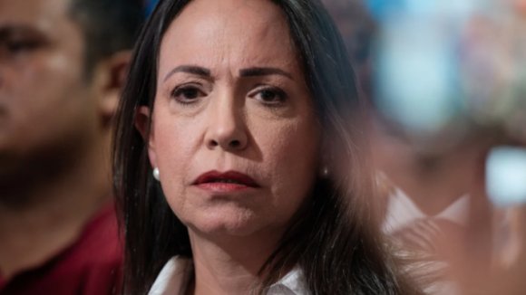 El Nobel de la Paz 2025 fue otorgado a María Corina Machado, ignorando sus vínculos con la extrema derecha, su apoyo a sanciones contra Venezuela y su respaldo a la injerencia extranjera.
Triste Nobel putrefacto.
#CubaConVenezuela