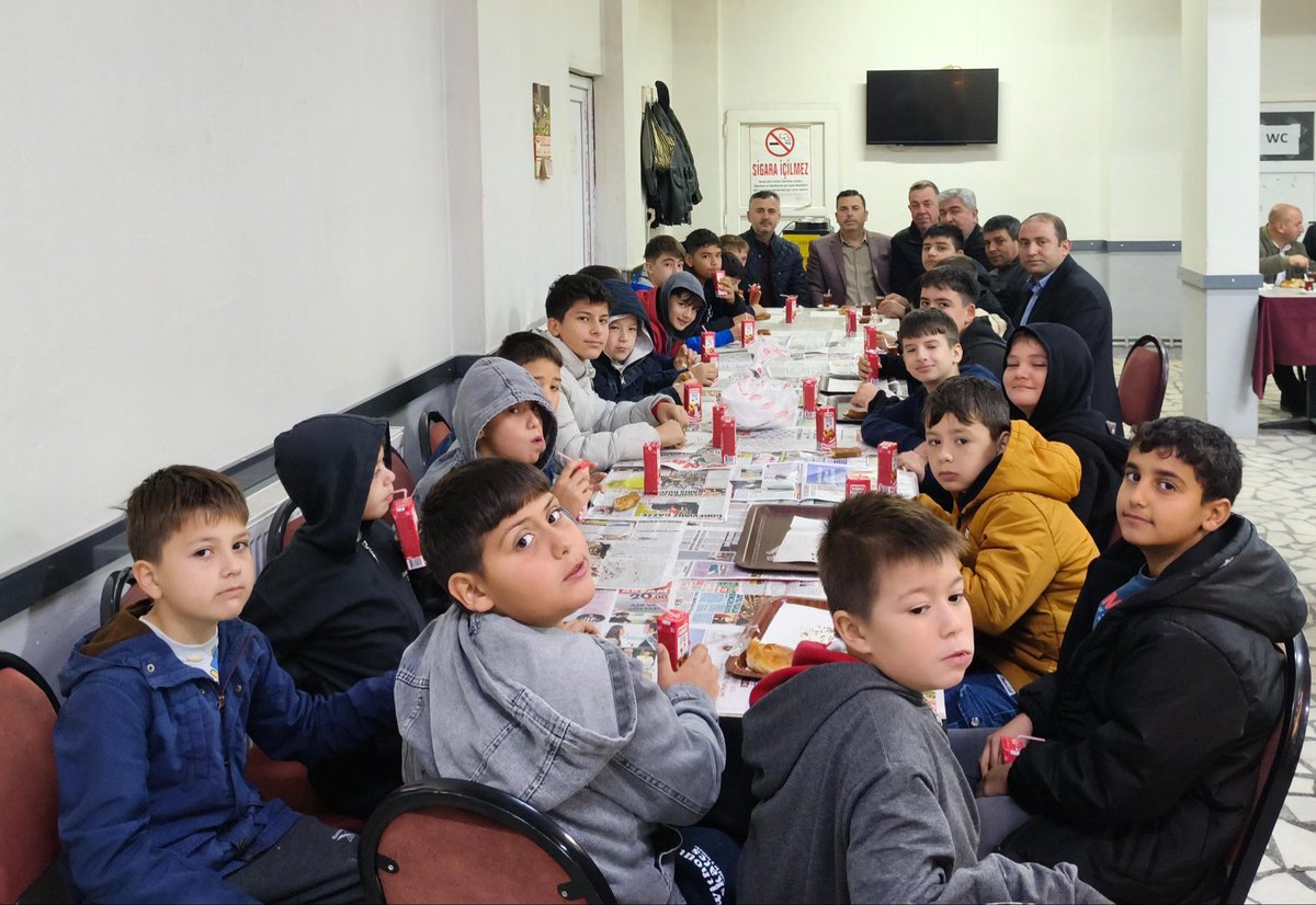 📌 Yalıntaş Mahallemizde sabah namazı sonrası gençlerimizle bir araya gelerek samimi bir sohbet gerçekleştirdik. Sohbetimizin ardından Karyağmaz Yerleşkemizden umre ziyareti için yola çıkacak olan Ramazan Cığa ve Ahmet Cığa kardeşlerimizi ziyaret ettik.
<a href="/MutluTurgutt/">Mutlu Turgut</a>