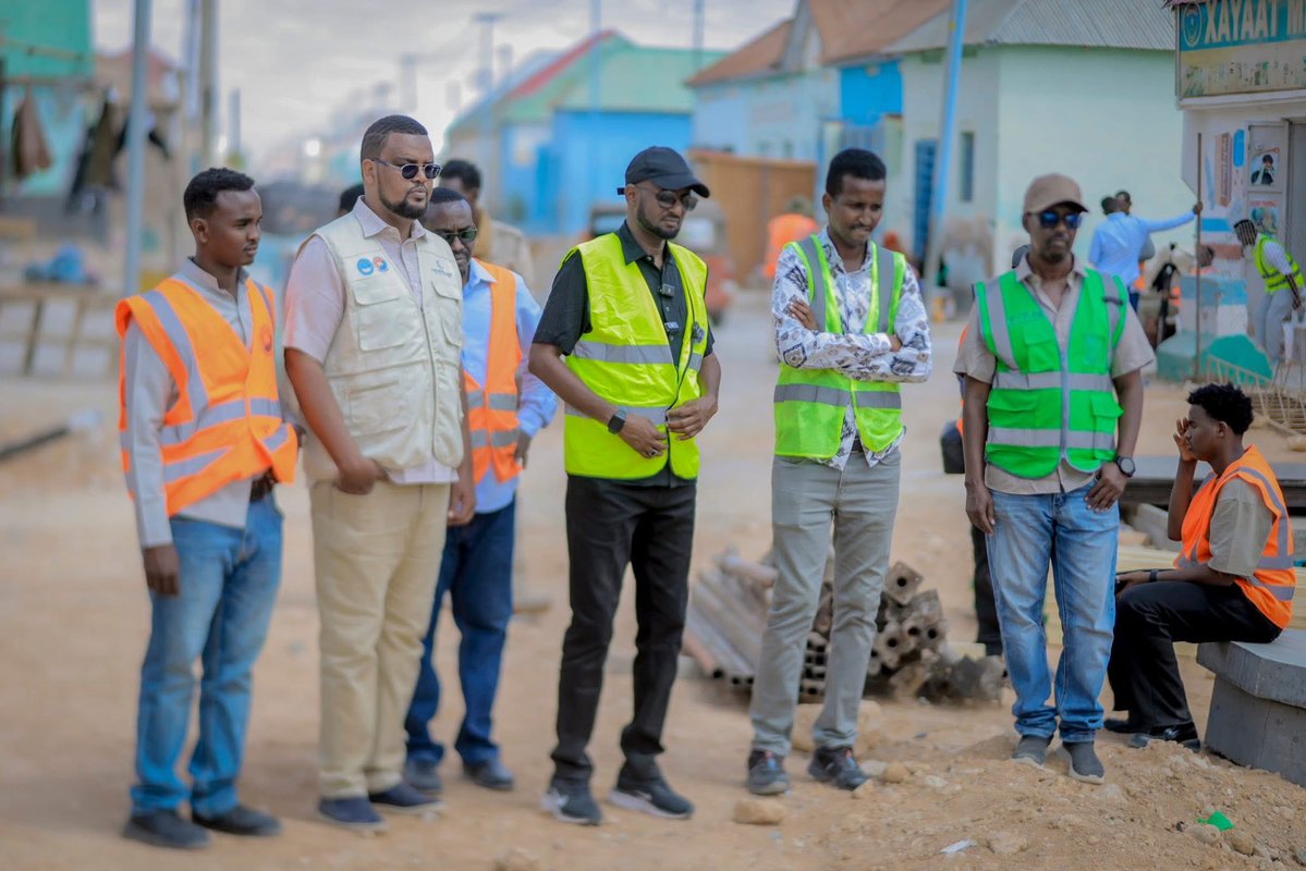 enghudayfi's tweet image. Puntland is leading in development! 💪 Garowe’s modern drainage system, now nearing completion, was inspected today by the Mayor of Garowe, Abduqadir Geedi—a historic step in new progress. 🙌🌍

#Puntland #Garowe #Development #Somalia #Infrastructure