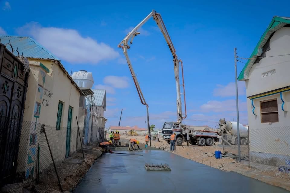 enghudayfi's tweet image. Puntland is leading in development! 💪 Garowe’s modern drainage system, now nearing completion, was inspected today by the Mayor of Garowe, Abduqadir Geedi—a historic step in new progress. 🙌🌍

#Puntland #Garowe #Development #Somalia #Infrastructure