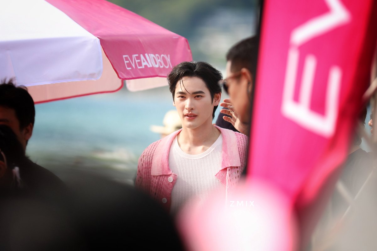 zmixgallery's tweet image. [101025] พี่ก็แอบดูน้อง🤭 
(ซูมให้ว่าดูจริงๆนะ🤭)

KAOPP AT BEACH CLUB

#EVEANDBOYWithKAOPP
#KAOPP #เก้าพีพี