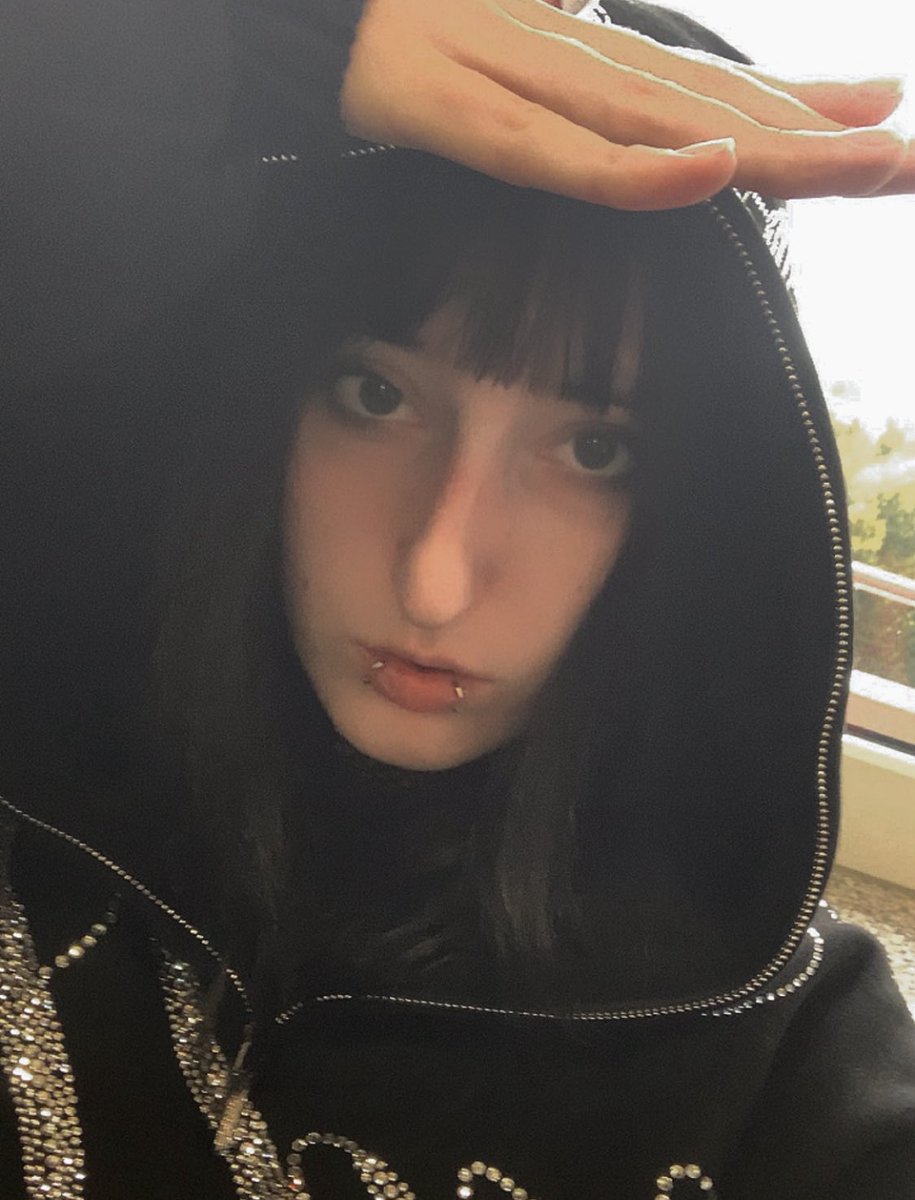 L9KPuppy's tweet image. looks at you with my stupid big bug eyes 🐛 #bug