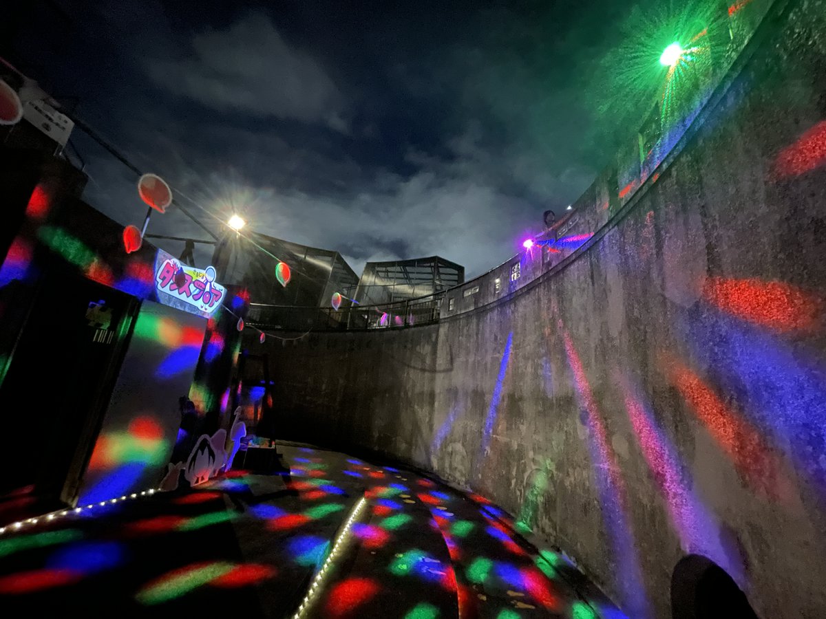 芸術写真 TIMES SQUARE REFLECTION 嵯峨美術大学_グラフィックデザイン領域（四年制） on X