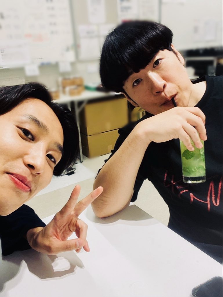 本日も2ステありがとうございました！
昼夜間は、PARCO劇場ホワイエで販売中のモヒート(ノンアル)で皆さんと乾杯！
写真は森田甘路さんと👐
明日も宜しくお願いします🙇‍♂️
#音楽劇MONDAYS