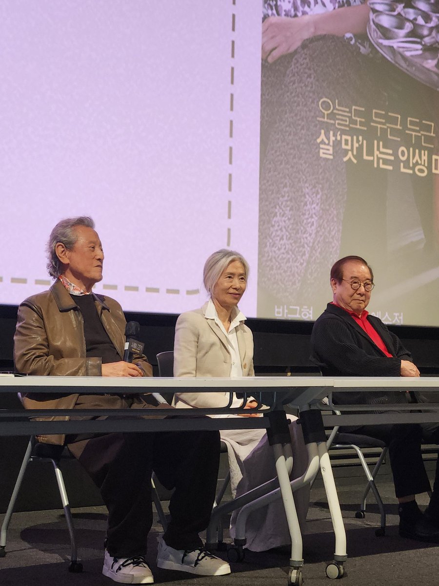 triplepictures_'s tweet image. &amp;lt;사람과 고기&amp;gt; 무대인사 &amp;amp; GV 열띤 호응 현장🍀

귀한 발걸음 찾아와주신 분들 
모두 진심으로 감사드리며, 

1주차를 지나 2, 3, 4, N주차
까지 갈 수 있도록 관객 여러분들의
많은 사랑과 관심 부탁드립니다 💕

#사람과고기 #극장대개봉
#박근형 #장용 #예수정
#트리플픽쳐스 #영화사도로시