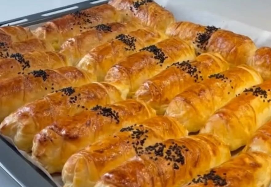 __kvsr__26's tweet image. Hafta sonu çay saati 
Keyif zamanı 😋

#cumartesi