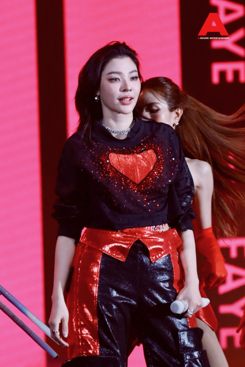 aroundent_photo's tweet image. “ฝ้าย พีรญา” ในงาน ‘2025 FAYE PERAYA BIRTHDAY PARTY - GENTLE Bad Girl’ ฉลองวันเกิดครบรอบ 31 ปี

HAPPY BIRTHDAY PERAYA
#FayeGENTLEbadGIRL
#FayePeraya #ฝ้ายพีรญา