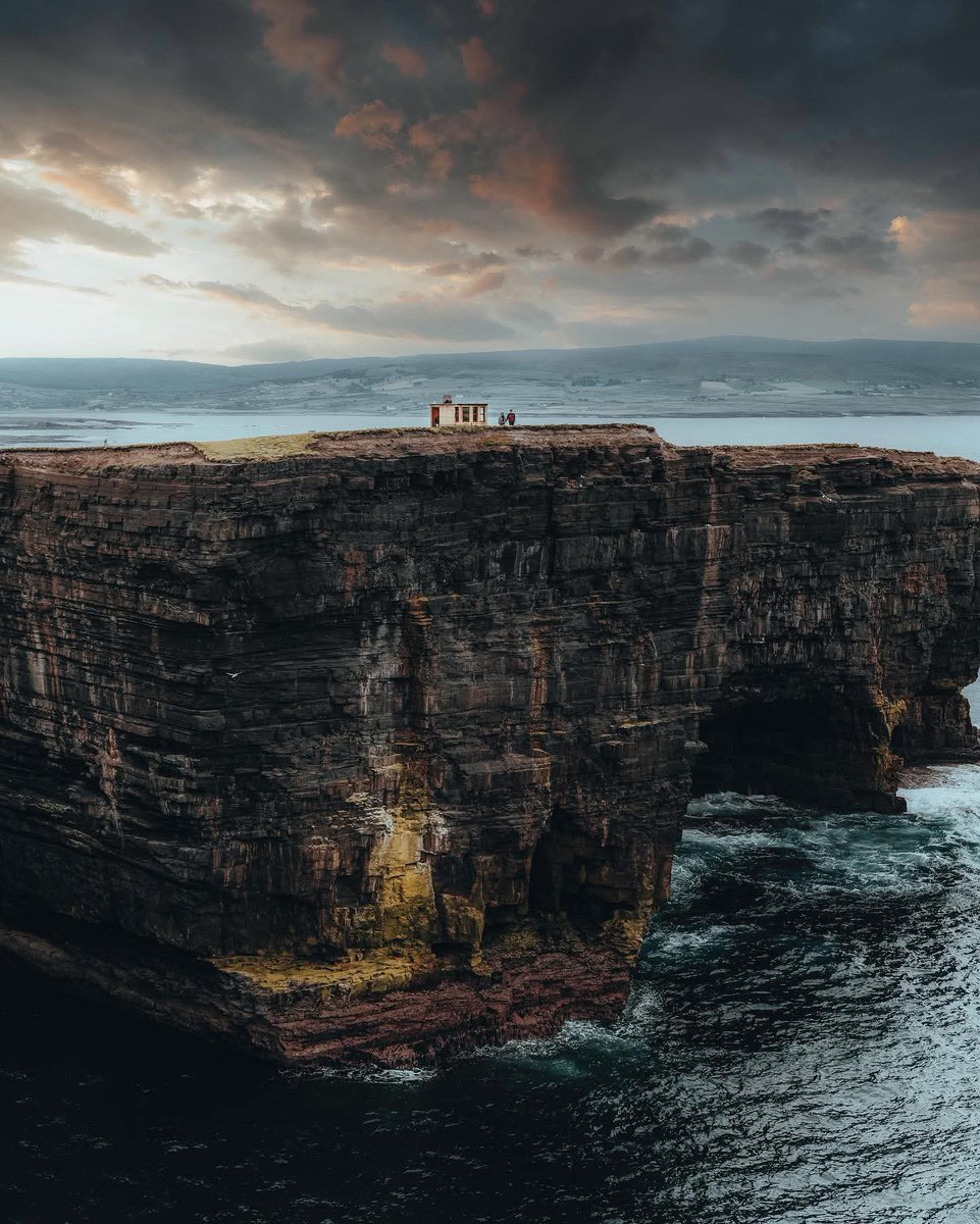 ThisIsIreland3's tweet photo. "Wanderlust" A desire to travel, to understand one’s very existence 🌊💚
📍Downpatrick Head in Co. Mayo 🇮🇪
📸 kurtzvisuals
#DownpatrickHead #Ireland #Mayo #Wanderlust https://t.co/Hk3dKqUMW2