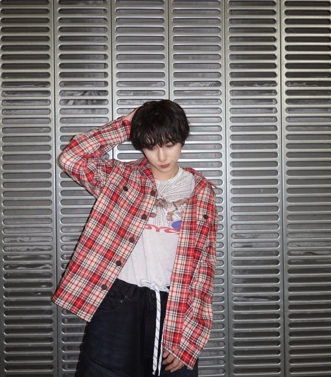 jin_leeuco_'s tweet image. この角度からお顔を眺めるのが好きです🧡
#INInstagram