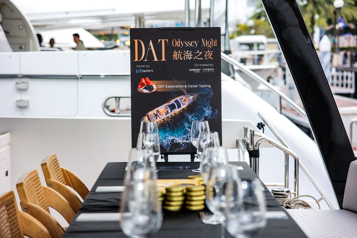 7/ Vicky Wang, President of Amber Premium, participated in the exclusive Private Yacht Tour co-hosted by Amber Premium, <a href="/depin_x/">DePIN X</a> and <a href="/HashKey_Capital/">HashKey Capital</a>. The event brought together industry leaders to discuss the hottest topics in Digital Asset Treasury, complemented by an exclusive