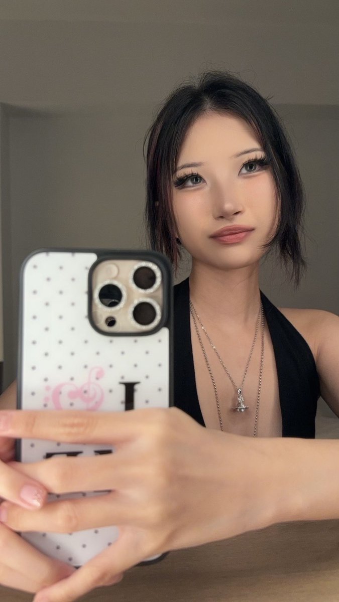 t0kyojade's tweet image. manifest a face card so lethal that your circumstances have no choice but to disintegrate 😭