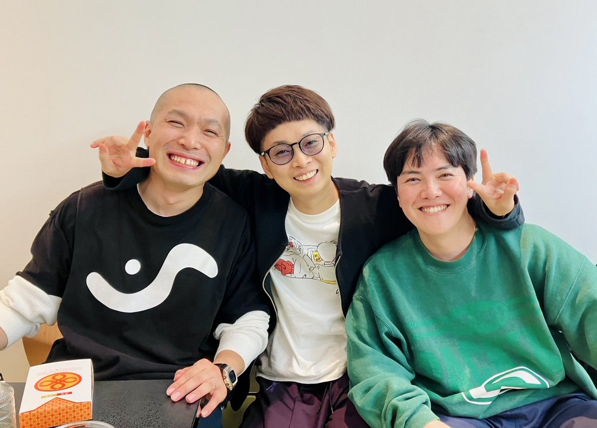 ash_and_d's tweet image. ロングコートダディさん
優勝おめでとうございます👑🧥

写真は、
任務を終えた満面の笑顔の
BKBさんとラブレです😊

✨👨🏻‍🦲🛵👦🏻✨

#キングオブコント
#BKB #ラブレターズ