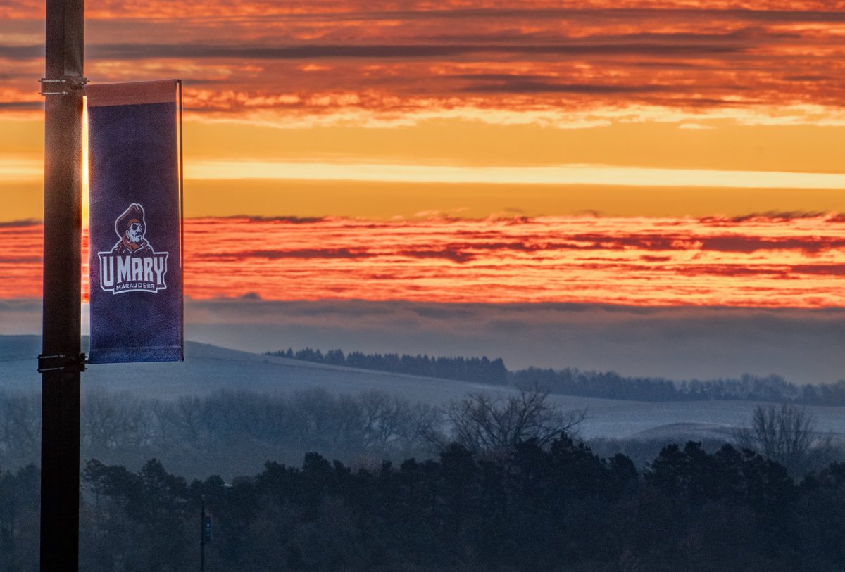 Rise. Shine. Conquer. 💙🏈🧡
#LifeatMary #FortheShip