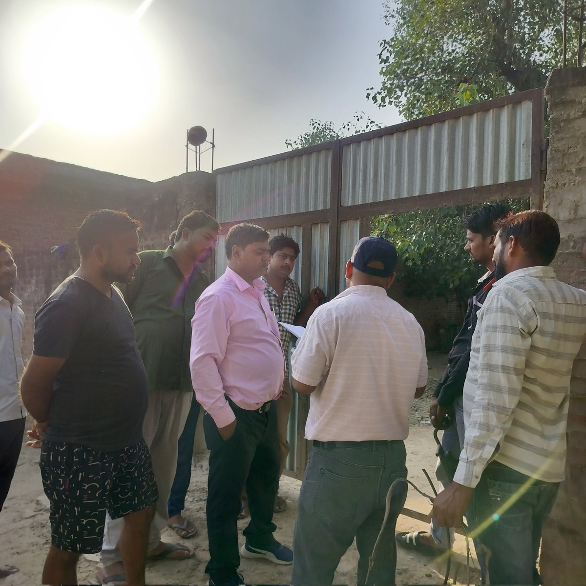 @ आज 33/11केवीए उपकेंद्र सलेमपुर के अंतर्गत आने वाले गांव - तिलियानी में डोर टू डोर चैकिंग अभियान चलाया गया व बकायेदार उपभोक्ताओं से अपना बकाया विधुत बिल समय से जमा करने हेतु अनुरोध व अपील की गई.