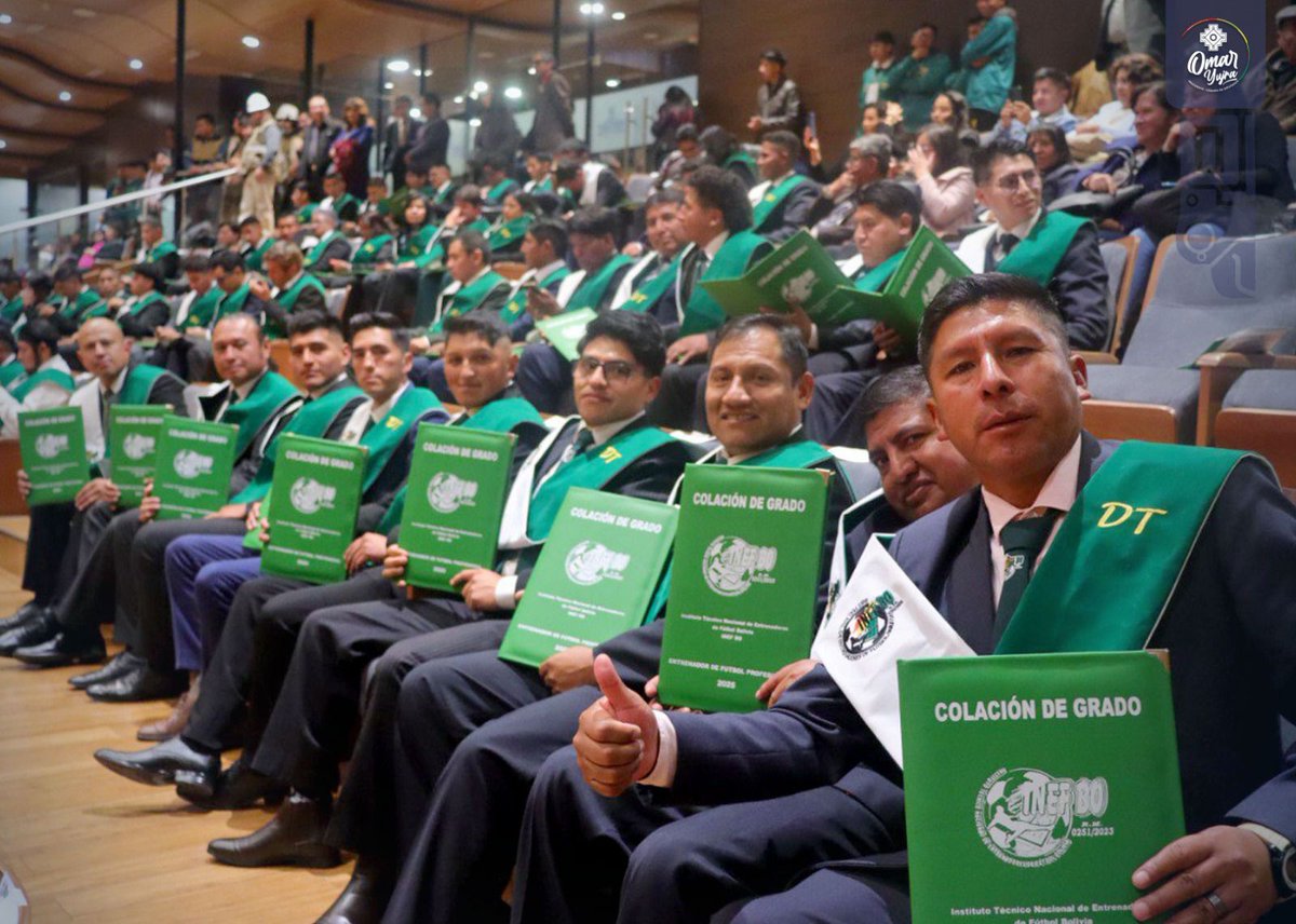Participamos en la ceremonia de entrega de Títulos en Provisión Nacional y Certificados de Egreso como “Entrenadores de Fútbol Profesional”, otorgados por el Instituto Técnico Nacional de Entrenadores de Fútbol de Bolivia (INEF BO), bajo la rectoría del Prof. Félix Berdeja T.