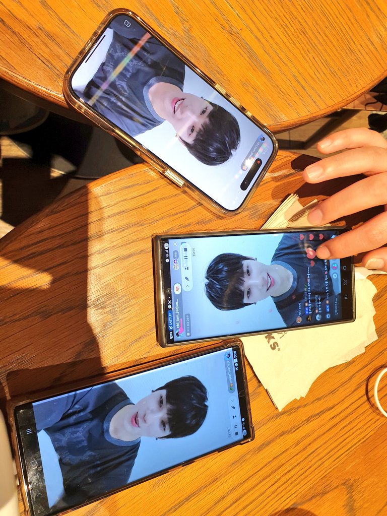 셋이 모여 결국 재준이