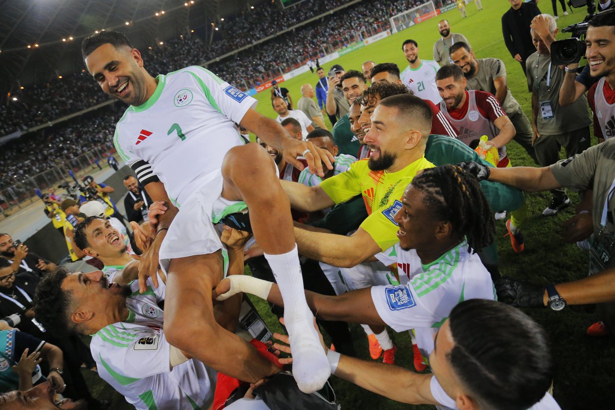 CAF_Online's tweet image. Nothing but love for Riyad. 💚🇩🇿

#WCQ