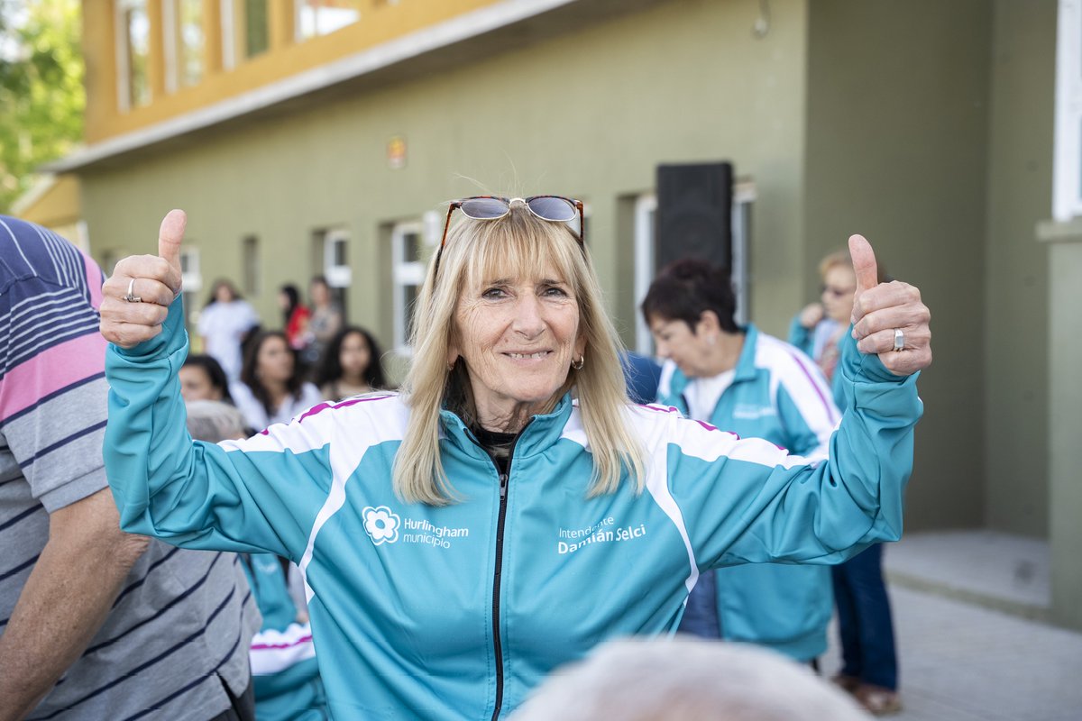 LA DELEGACIÓN DE HURLINGHAM EN LA FINAL DE LOS JUEGOS BONAERENSES 2025 ⚽🎨💪🏻

Entregamos la indumentaria oficial a los integrantes de la delegación de Hurlingham que viajan a Mar del Plata para participar en la final de los Juegos Bonaerenses 2025.

Nuestro equipo local está
