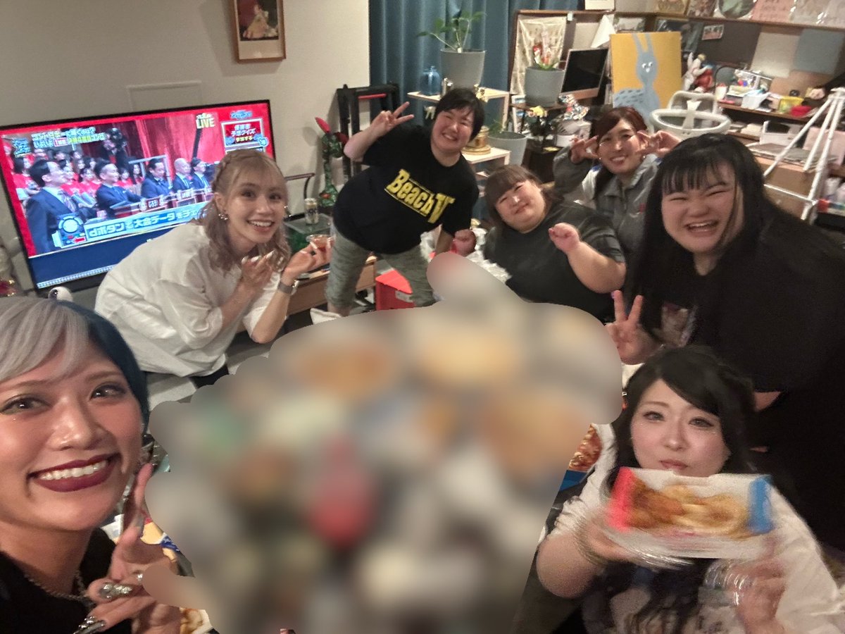 yasuko_sma's tweet image. #お笑いの日
#キングオブコント

打ち上げ兼キングオブコントを見ました👑
や団さんお疲れ様でした！
ロコディさんおめでとう御座います🥳