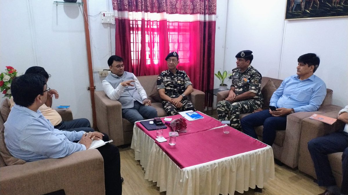 22bnssb's tweet image. दिनांक 09.10.2025 को 22वीं वाहिनी #SSB महराजगंज के एफ समवाय मुख्य द्वार पर श्री आनंद प्रकाश तिवारी, IPS, उप महानिदेशक @narcoticsbureau दिल्ली की अध्यक्षता में भारत-नेपाल सुरक्षा एजेंसियों की समन्वय बैठक आयोजित हुई।#SSBFTRLUCKHNOW #SSBSHQGKP