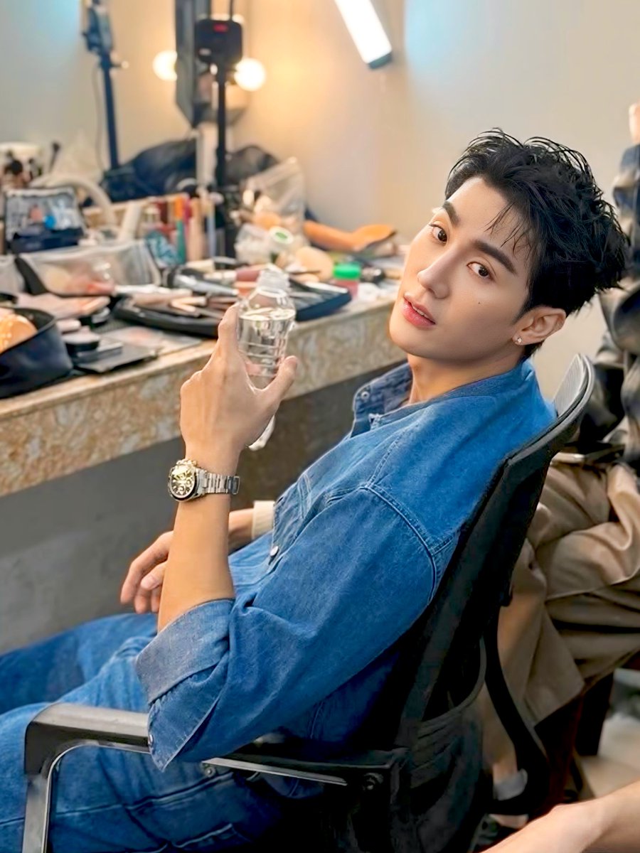ขออนุญาตยืมรูปน้องบุ๊คนะคะ เพราะฟอสหล่อมากมันอดไม่ได้  เป็นแก้วเป็น(ศรี)แสงสุด 🙏🏻😭💕

#fforce_