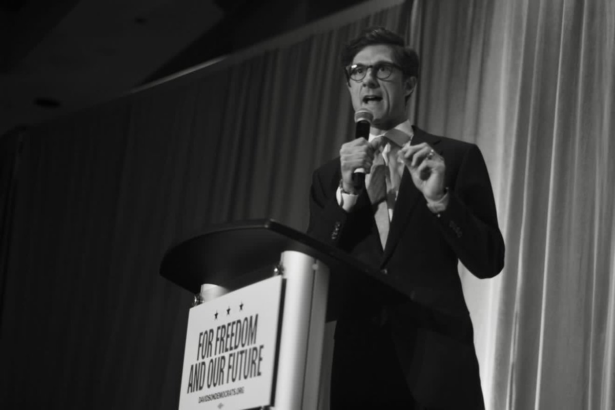 Last night w the <a href="/nashvilledems/">Davidson County Democratic Party</a>, I had a chance to introduce myself to a packed crowd:

‘I’m Chaz Molder—a husband, a father, a life-long Tennessean, Mayor of my hometown, and I’m running to get Congress back to work and Andy Ogles out of work.’ #TN5 

📸: <a href="/raydipietro/">ray di pietro</a>