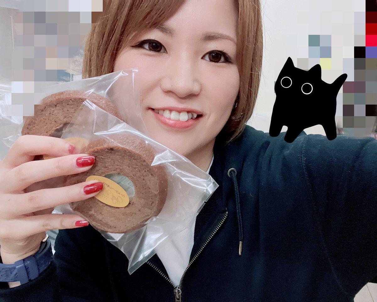 おっはようでやんす♡

３連休いかがお過ごしでしょうか😎
本日ふわふわでおいしい
チョコバームクーヘン配布するよ～！

＃ことにゃん
＃総付景品配布予定
＃14時ごろ
＃GETしてねん
＃マルハンぶらくり丁店