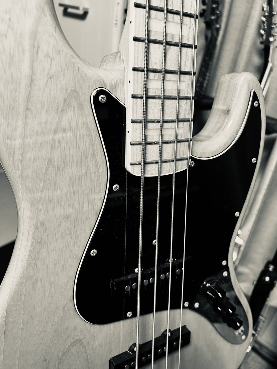 ベースRec.終了☑️

今回は曲調がシンプルなのもあって
2時間30分で終えた💪

ベースって本当に奥が深い楽器だ！
ベーシストさん尊敬する！