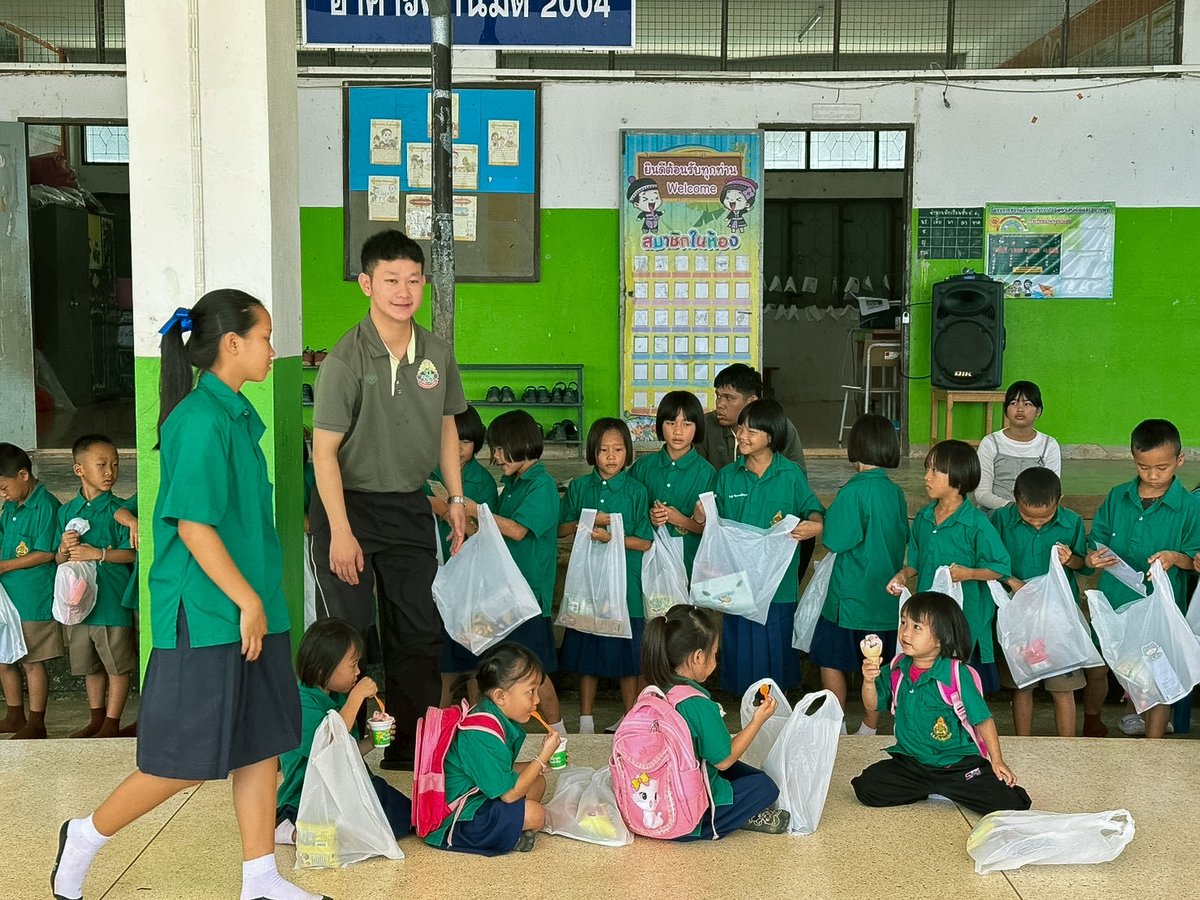 💚 การได้เป็นผู้ให้ย่อมสุขใจเสมอ 💚

ขอขอบคุณทุกๆคนที่ร่วมสมทบทุนอาหารกลางวันและบริจาคสิ่งของต่างๆ ทั้งอุปกรณ์การเรียน 📝, ขนม 🍫, ของเล่น 🧸เสื้อผ้าและของใช้อื่นๆ🫰🏻🫶🏻

เราหวังว่าในปีต่อๆไป ทุกคนจะร่วมกันทำโครงการดีๆด้วยกันแบบนี้อีกนะครับ 💚