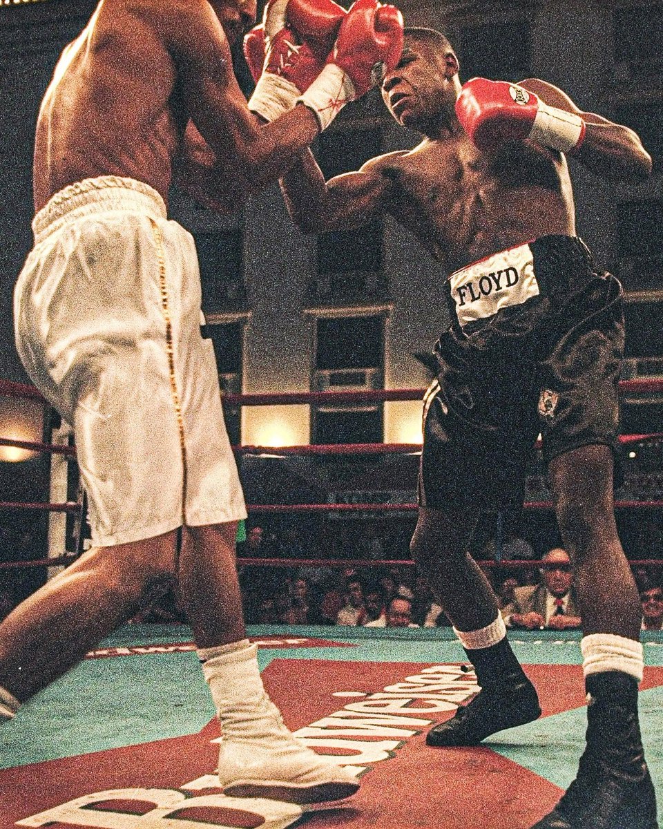 BoxingNewsED's tweet image. Floyd Mayweather made his professional boxing debut against Robert Apodaca #OnThisDay in 1996.