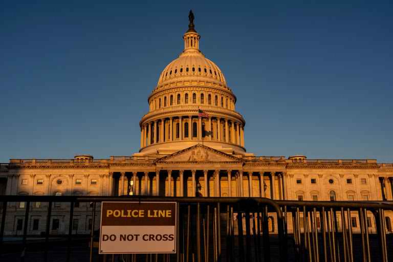 JacobKinge's tweet image. BREAKING: Washington D.C.’s $11 billion tourism industry braces for impact as government shutdown enters week two.
Smithsonian museums, National Zoo, and major attractions face closures starting Oct. 12, threatening city revenue, local jobs, and peak-season travel plans.
