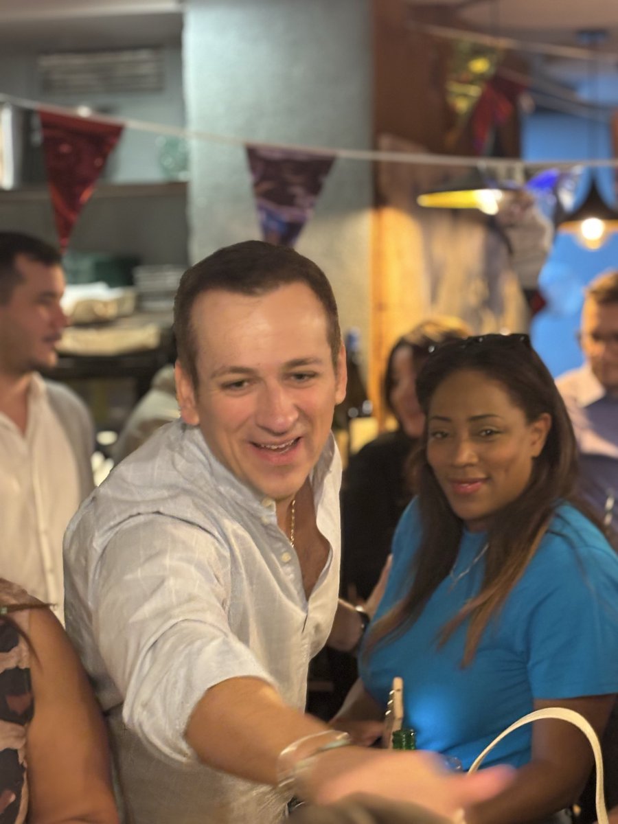 🇪🇸Ayer celebramos en Getafe el tardeo por el Día de la Hispanidad con la compañía de <a href="/NMadrilenosPP/">Nuevos Madrileños</a> y <a href="/AJMesaGarrido/">Antonio José Mesa</a>.

Los jóvenes tenemos que dar la batalla cultural y de la ideas, defendiendo la Hispanidad celebrando todo lo que nos une.

Gracias a todos por venir. <a href="/nnggmadrid/">Nuevas Generaciones de Madrid</a>