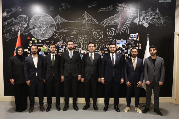 Genel Merkez Gençlik Kolları Başkanlığımız tarafından, Sarıyer İlçe Gençlik Kolları Başkanlığına atanan Pelin Hakyemez kardeşimizi tebrik ediyor, yeni görevinde üstün başarılar diliyorum.

Görevi büyük bir özveriyle yürüten Güngör Kişmir kardeşimize de emekleri ve gayretleri için