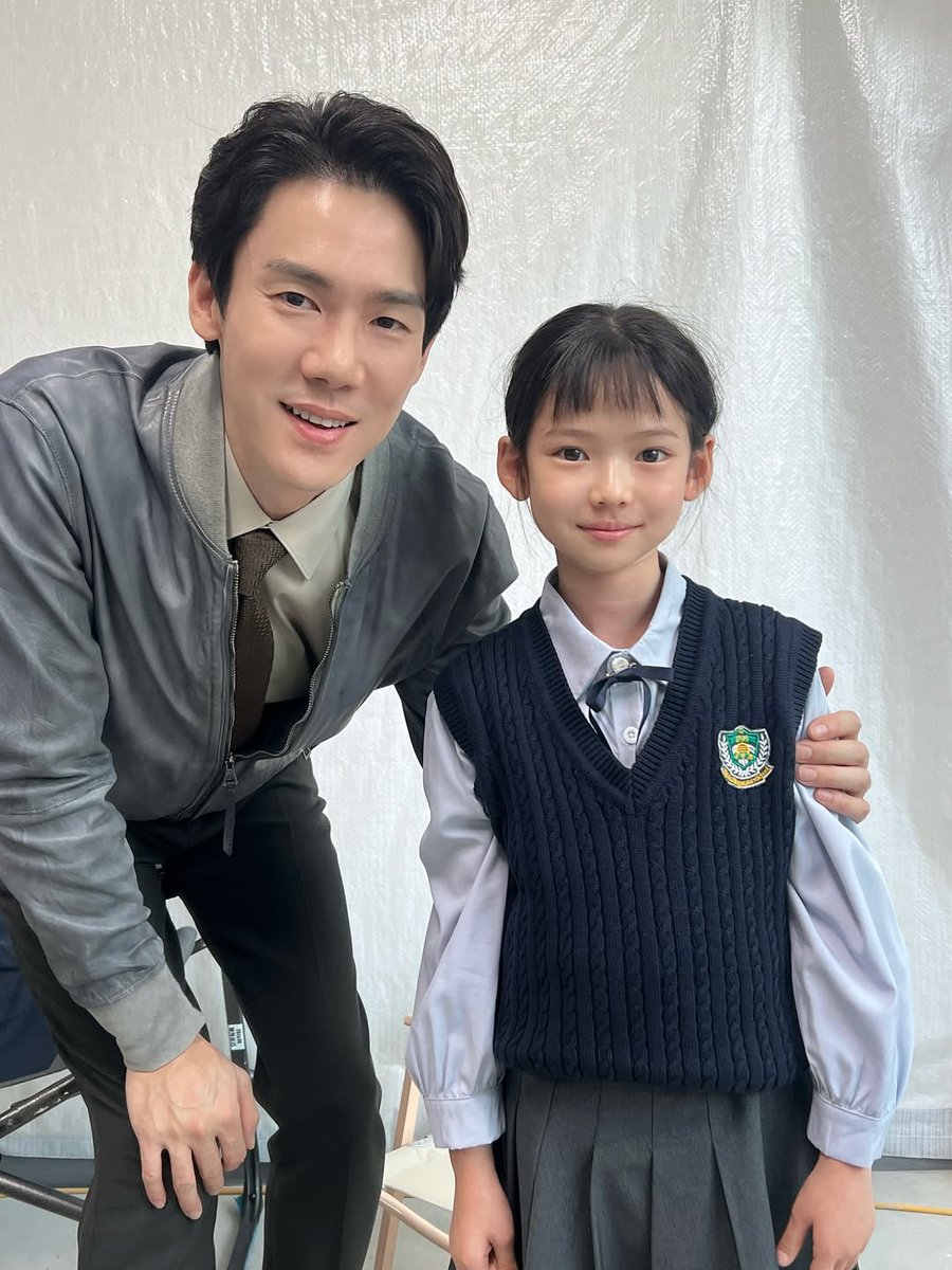 bluespringpuppy's tweet image. [2025.10.09] 🎞️ @/yulvely_aeng Instagram update (1)

Dentist Oh Jinho and Yoo Riwon 🫶🏻💕

#유연석 #YooYeonseok