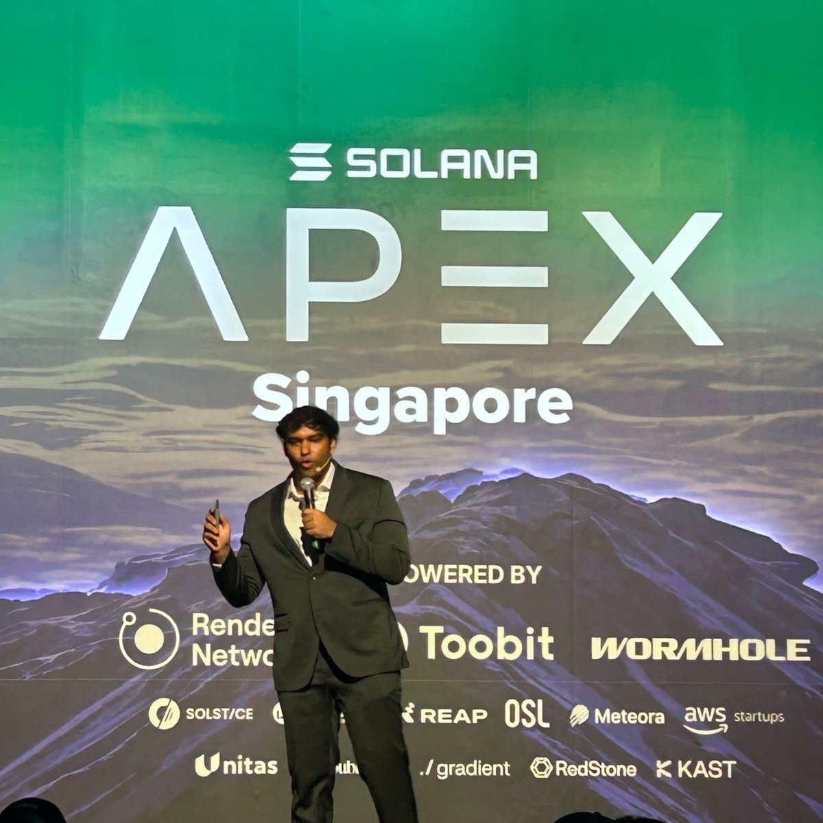 在 Wormhole 赞助的 Solana APEX 新加坡活动上演讲者展示