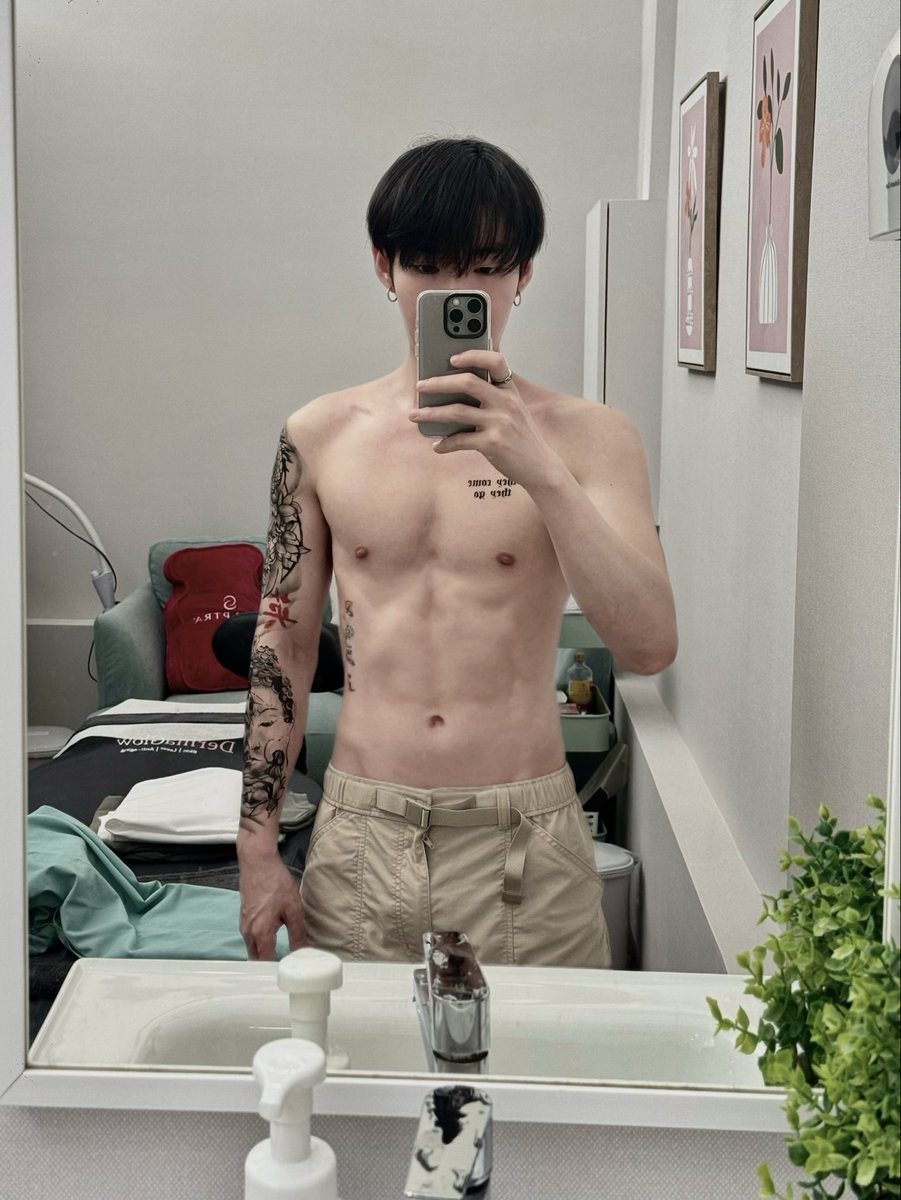 ว่าจะนอนตั้งแต่ 4 ทุ่ม. (@xzitttt) on Twitter photo 