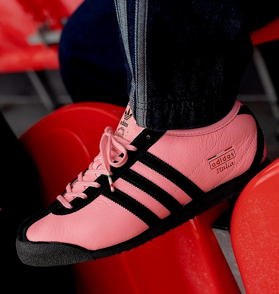 Spirit69_'s tweet image. ADIDAS ORIGINALS ITALIA 70's. Exclusividad para tiendas Size? Adidas revive una zapatilla clásica de los 70's: modelo Italia. Cuatro versiones antológicas. The Brand with the 3 Stripe. #adidasoriginals #adiporn #terracestyle #casualstyle #subcultura #gradas