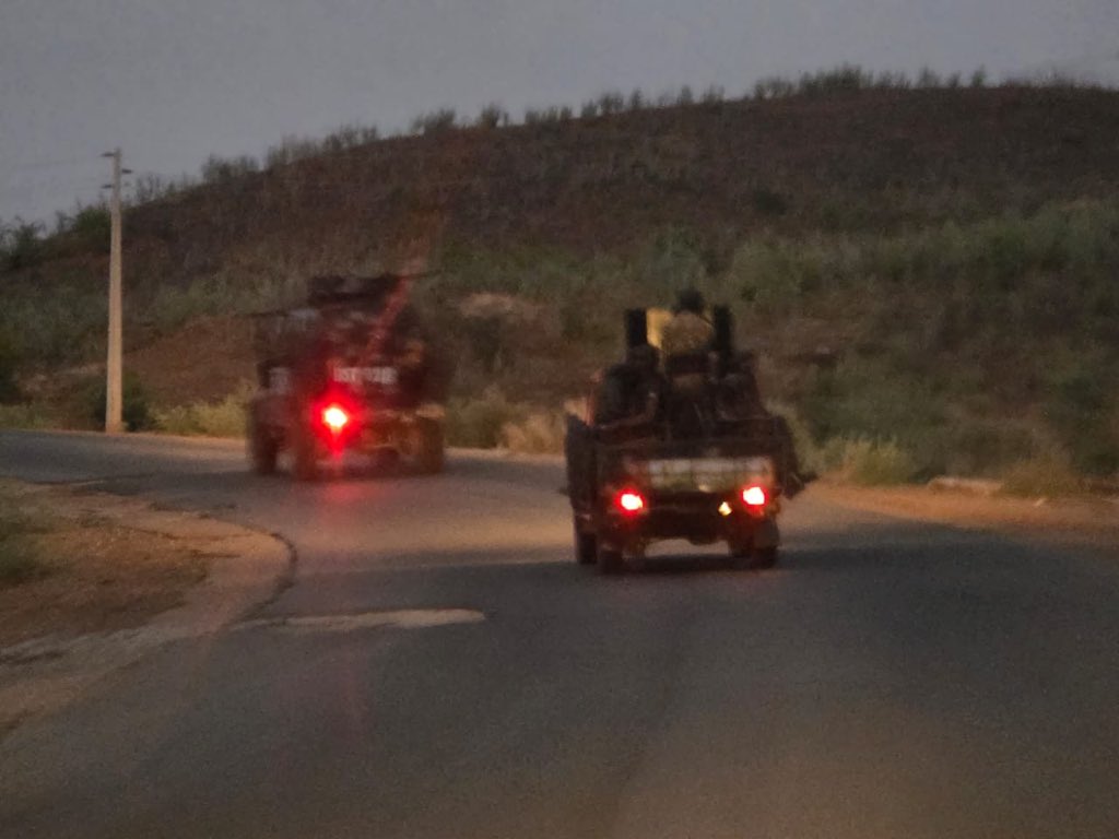 ZagazOlaMakama's tweet photo. Several bandits killed as troops of Operation FANSAN YANMA repel attack in Sokoto

By: Zagazola Makama 

Troops of Operation FANSAN YANMA have neutralised several bandits during a fierce encounter in Sabon Garin Kwargaba village, Wurno Local Government Area of Sokoto State.

Sources said the incident occurred on Oct. 7 at about 11:30 p.m. when a large number of bandits armed with sophisticated weapons invaded the village and began shooting sporadically.

The troops of Operation FANSAN YANMA stationed at the Forward Operating Base (FOB) were swiftly mobilized to the scene.

The sources said the security forces engaged the bandits in a fierce gun battle that lasted several minutes, forcing the assailants to flee into the forest with heavy casualties.

“Several of the bandits were neutralised while others escaped with gunshot injuries. Unfortunately, one soldier and a woman from the community lost their lives in the encounter,” he said.

The sources added that another soldier who sustained gunshot injuries was rushed to the Usmanu Danfodiyo University Teaching Hospital (UDUTH), Sokoto, and is responding to treatment.

He said additional military reinforcements had been deployed to the area to prevent further attacks and restore calm.

“An extensive bush combing operation is ongoing to track down the fleeing bandits and ensure lasting security in the area,” the sources added